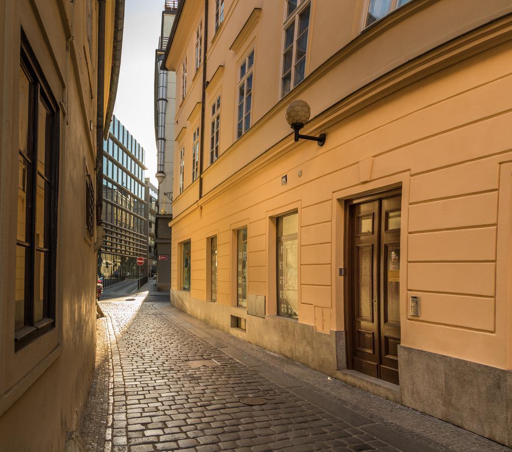 The Madhouse Prague Hostel Exterior photo